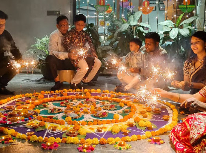 හින්දු බැතිමතුන් මහත් හරසරින් සමරන දීපාවලී දිනය අදයි