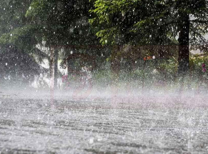 තද වැසි මැද ගංවතුර අවදානමක්: ඉදිරි පැය 36 සඳහා කාලගුණ නිවේදනයක්