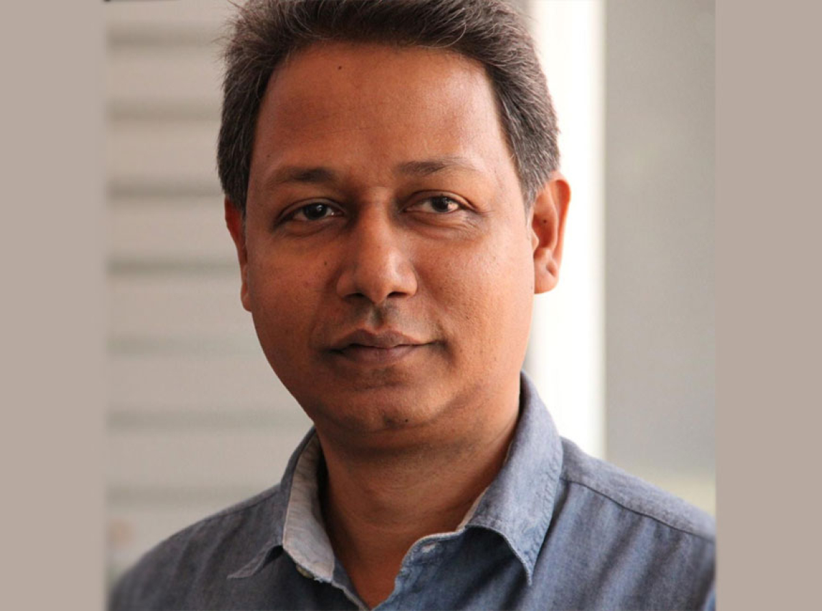 අපේ ගෙදර ගිනි තබා රාජිත අළුවෙයි ද ?