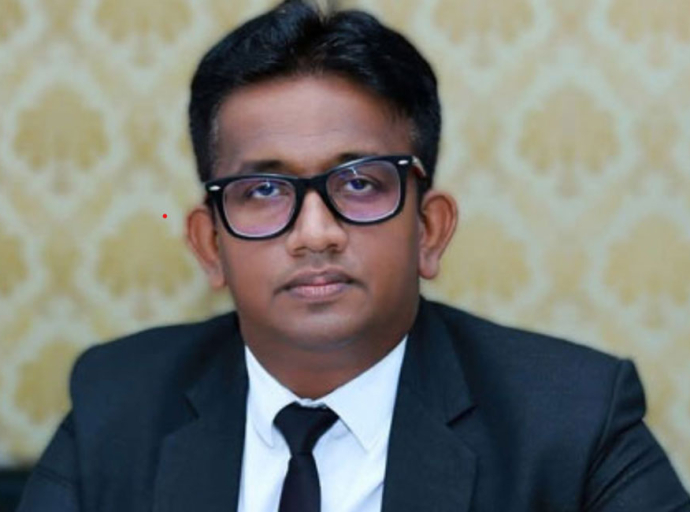 පොලිස් පොඩ්ඩා වෙනුවෙන් පෙනී සිටි තාරක නීතිඥ සංගමයේ තනතුර අතහරි