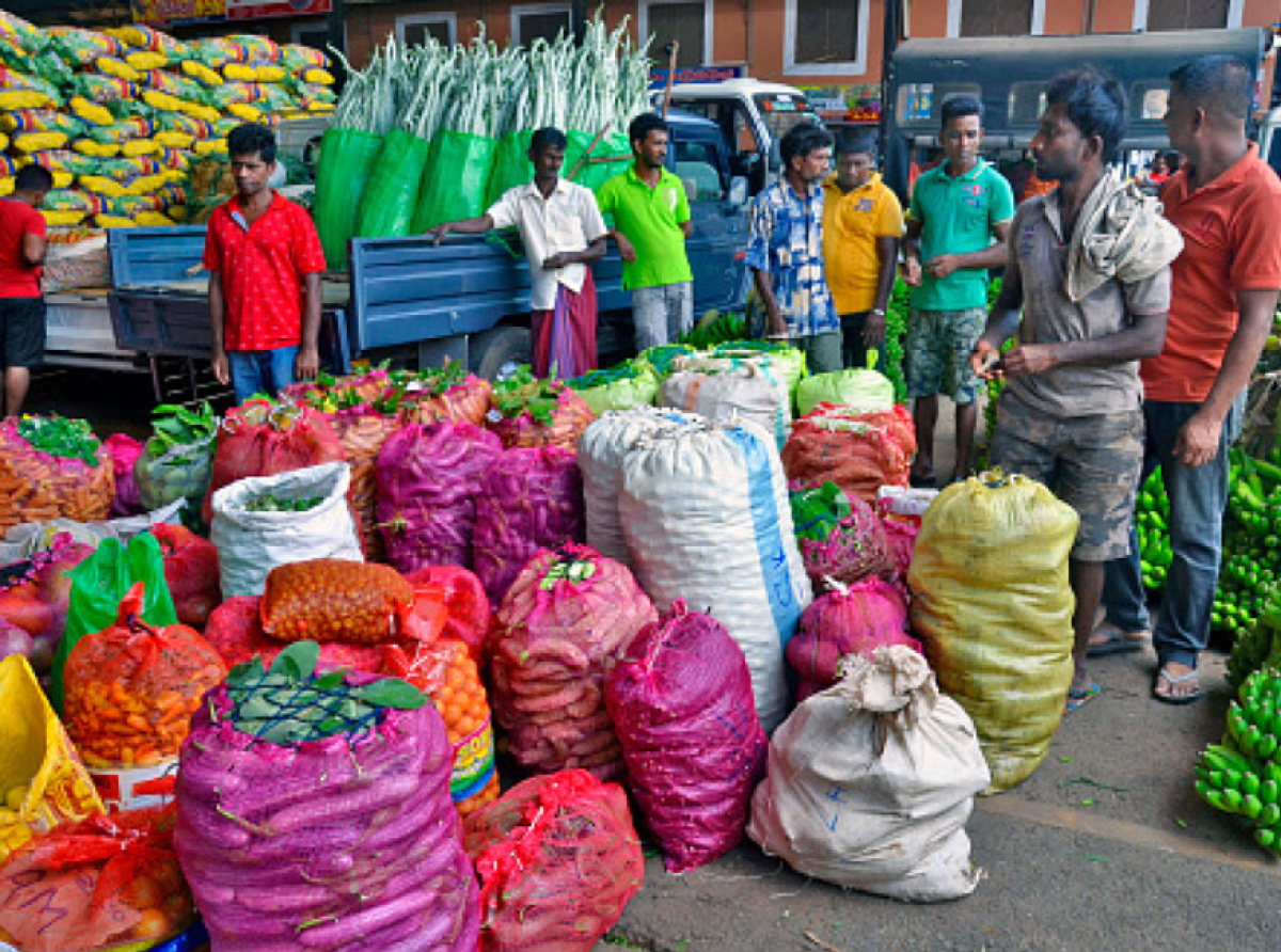 ගොවියත් පාරිභෝගිකයත් ගසා කන ආර්ථික මධ්‍යස්ථාන මාෆියාව !