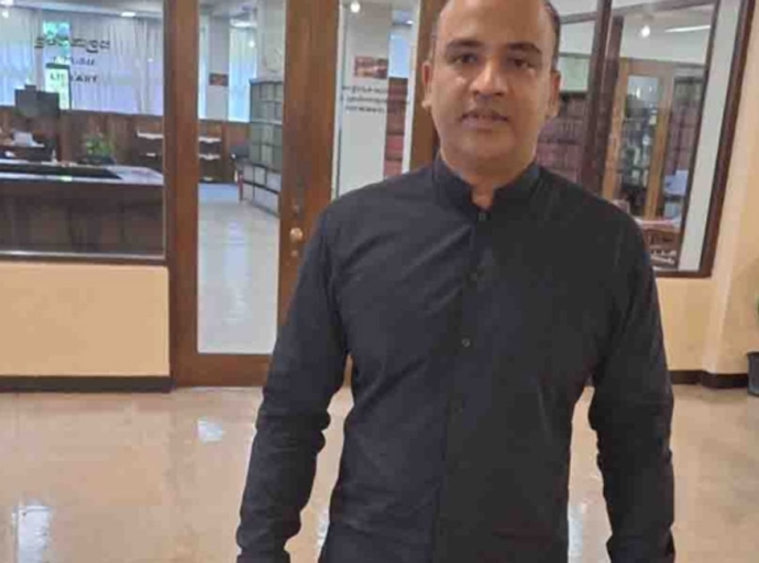  ඊයේ රෝස පාට වුණ පාර්ලිමේන්තුව අද කළු පාට වෙයි