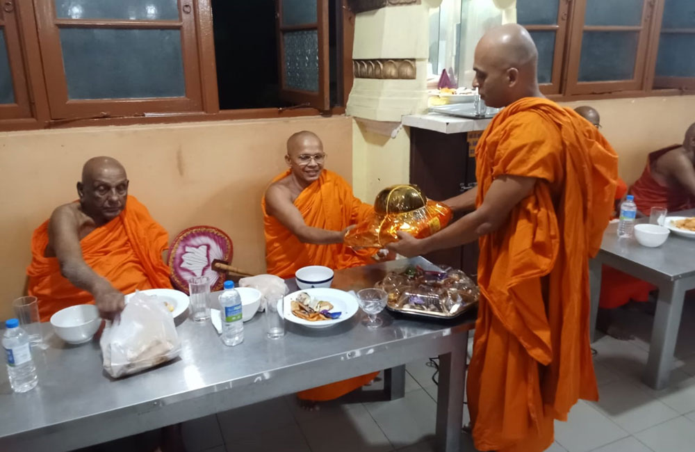 150 වන විද්යාලංකාර දිනයට සමගාමීව 100ක් නමකට ගිලන් පස දානය පුජා කිරිමේ පිංකමක්