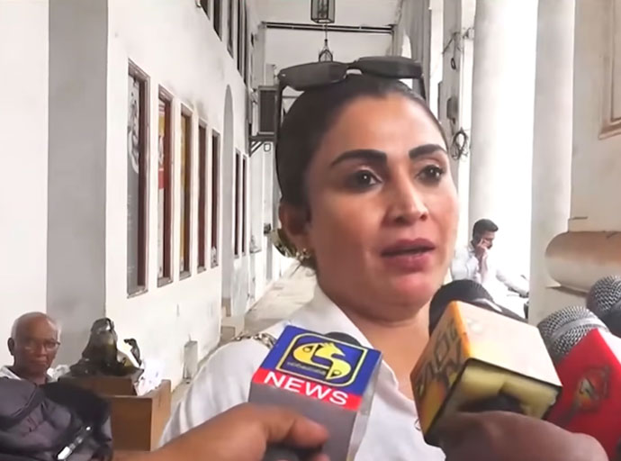 පිංතූර ගැහුවේ පද්මේ එක්කදැයි දැනගෙන හිටියේ නෑ - ශ්රීමාලි ෆොන්සේකා