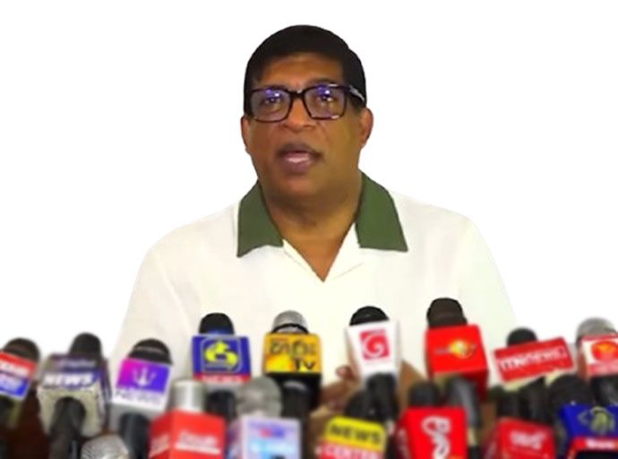 තරුණ පරම්පරාව රටේ ආර්ථිකයකට එකතු කරගන්න - රවි, ආණ්ඩුවට යෝජනා කරයි