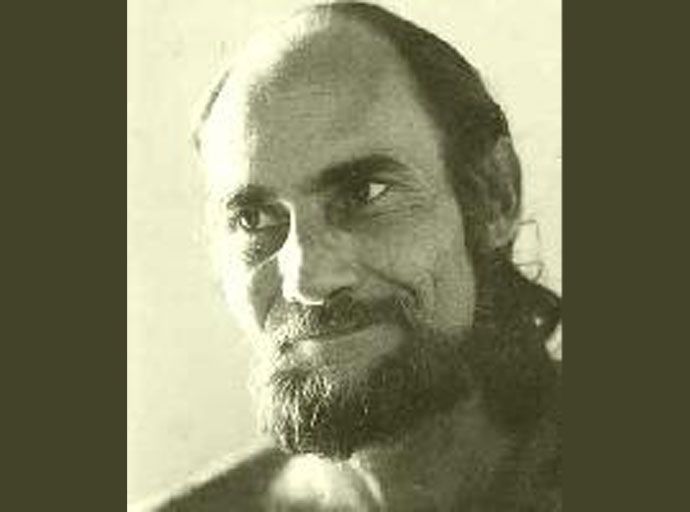 හෙළ සිනමාවේ පුරාවෘතයක් වූ, ආතර් සී ක්ලාක් ගේ හොඳම මිතුරා මයික් විල්සන්