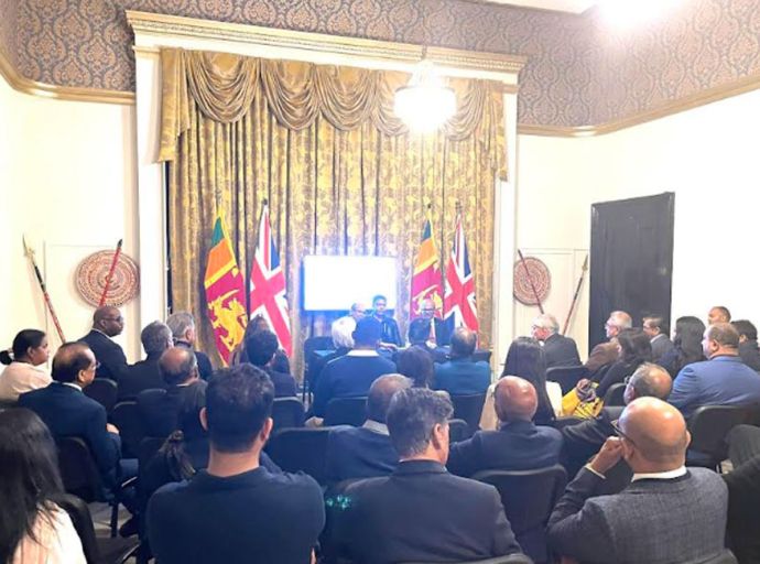 විදේශගත විශේෂඥ වෛද්‍යවරුන්ට යළි මෙරටට පැමිණෙන ලෙස සෞඛ්‍ය ඇමතිගෙන් ඉල්ලීමක්