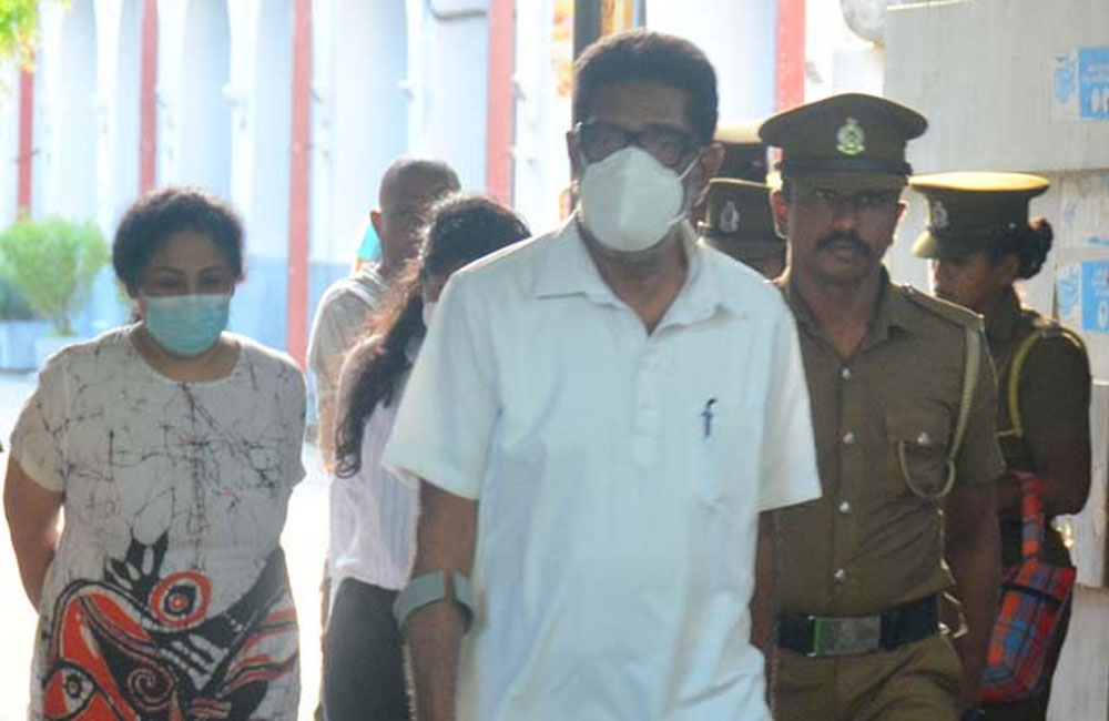 රඹුක්වැල්ල පවුල ගොනුකළ පෙත්සම් තුනක් නිශ්ප්‍රභ කෙරේ