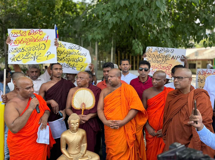 හදිසියේ ඉවත් කළ දෙහිවල ගල්කිස්ස මහ නගර සභාවේ බුදුරුව යළිත් ස්ථාපිත කරති