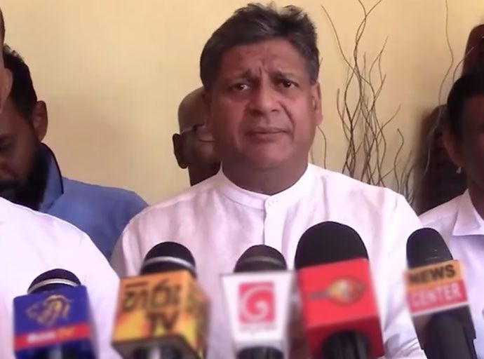 'මේ වෙද්දි අපේ රටේ විදේශීය ජාවාරම්කාරයෝ පිරිල' - දිලිත් ජයවීර