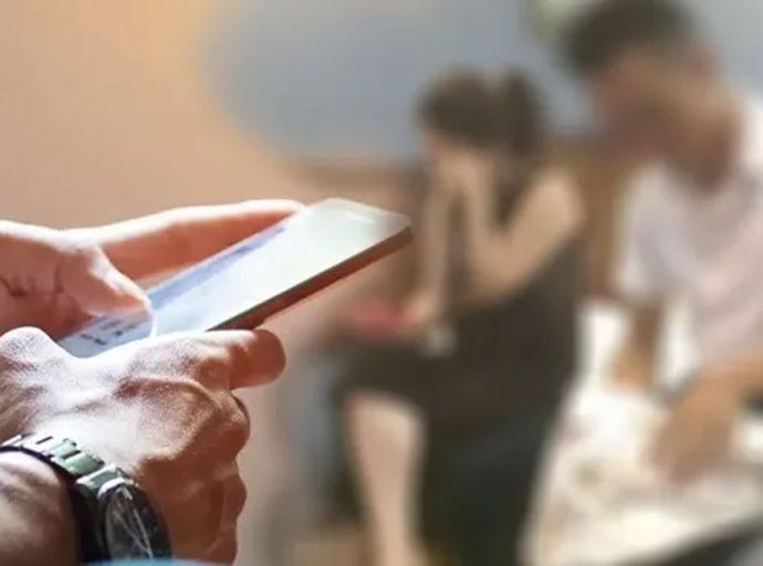 සෙක්ස් වීඩියෝ අන්තර්ජාලයට මුදාහල යුවළක් අත්අඩංගුවට