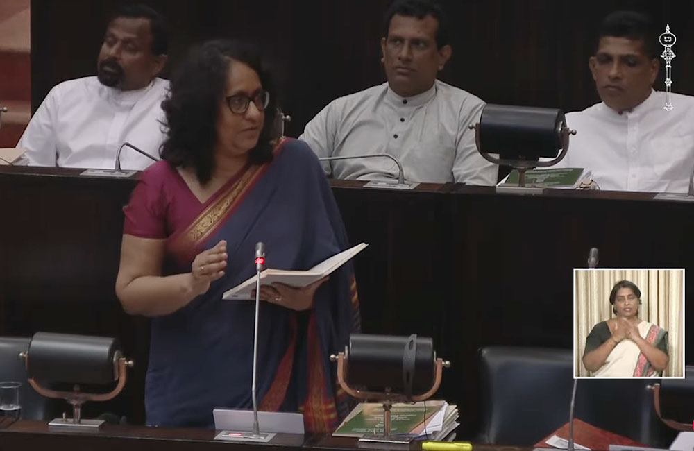 '2026 අයවැය ලේඛනය දෙස පාට කණ්ණාඩි දමා බලන්න එපා' - අගමැතිනිය