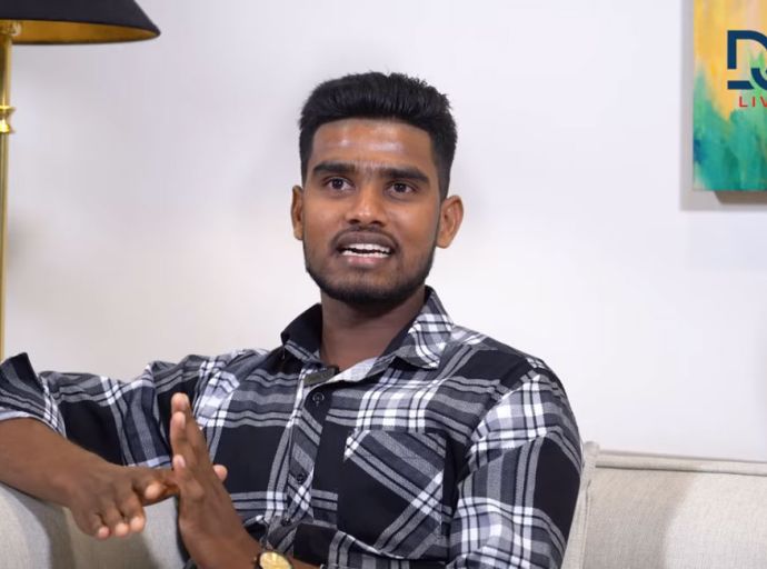 රජයේ රැකියාවෙන් ඉවත් වී, රොටි අලෙවි කර කාර් එකක් ද ගත් රොටි පොඩ්ඩාගේ කතාව (වීඩියෝ)