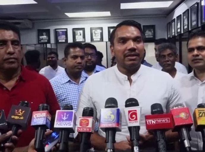 නාමල්, ජොන්ස්ටන්, චානක සහ සංජිව ශ්‍රීලනිප මුලස්ථානයේ !