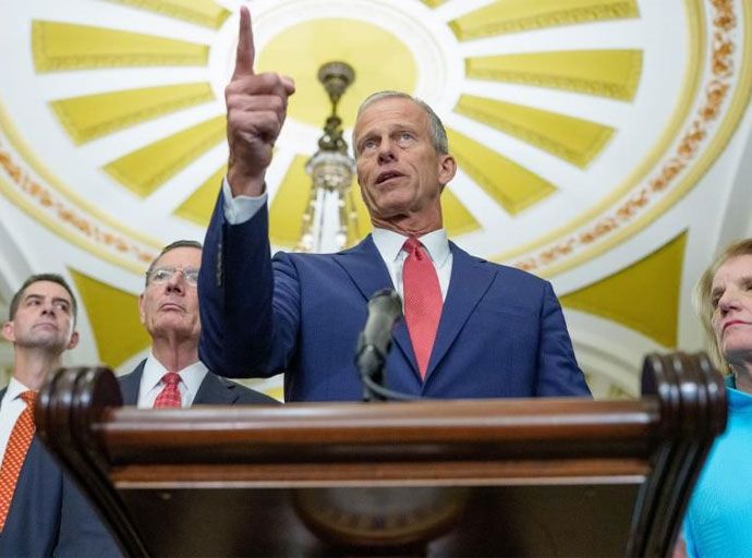 ඇමරිකානු සෙනෙට් සභාව රජයේ අක්‍රියතාවය අවසන් කිරීමේ ගිවිසුමක් සම්මත කරයි