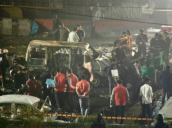 නවදිල්ලි බෝම්බ පිපිරුම: නව දෙනෙකු මිය යයි