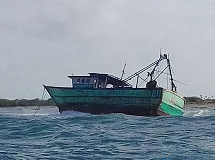 කුඩු ජාවාරම්කාරයන් කුදලාගෙන එන්න පොලිස් හා නාවික කණ්ඩායමක් මාලදිවයිනට