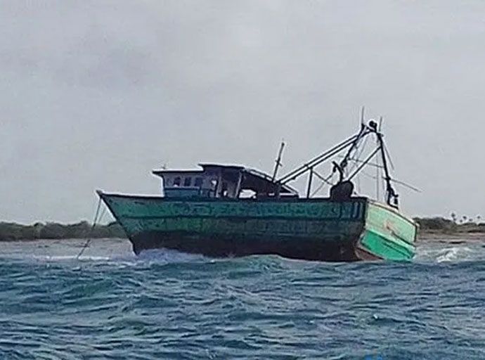 කුඩු ජාවාරම්කාරයන් කුදලාගෙන එන්න පොලිස් හා නාවික කණ්ඩායමක් මාලදිවයිනට