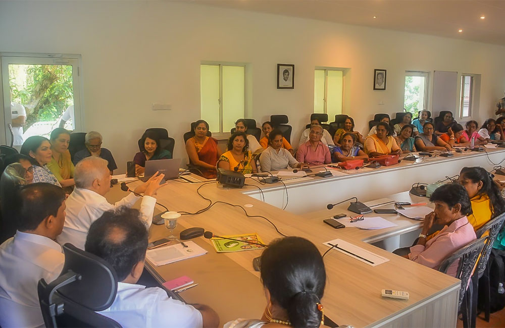 එක්සත් ලක් වනිතාවෝ රනිල් හමුවෙති