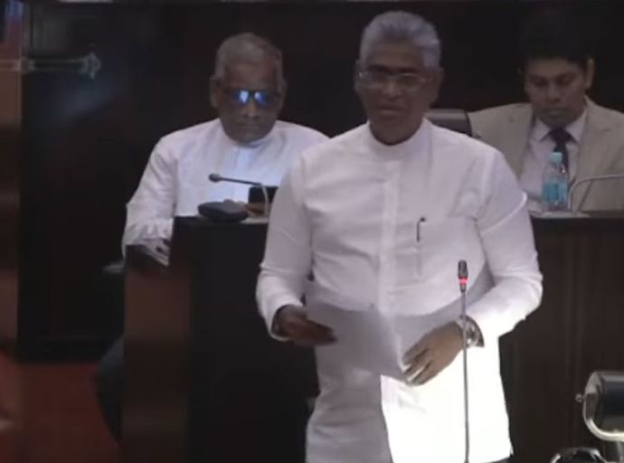 වසර 11ක් පුරා පළාත් සභා මැතිවරණ පැහැර හැරීම ගැන ෆයිසර් මුස්තාපාගෙන් චෝදනා