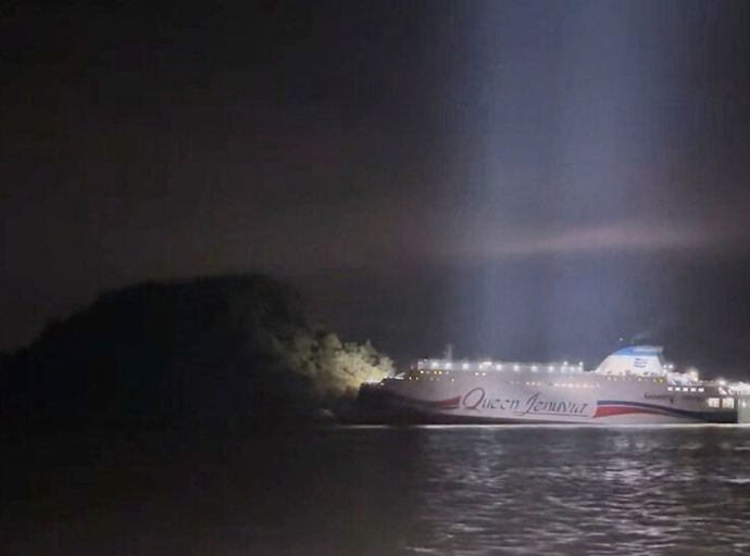 දකුණු කොරියාවේ මගී නැව් අනතුරක්; කපිතාන් ජංගම දුරකතනයේ ප්‍රවෘත්ති බලලා