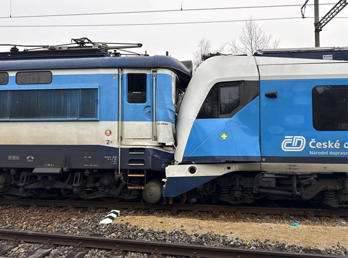 චෙක් ජනරජයේ දුම්රිය දෙකක් ගැටේ