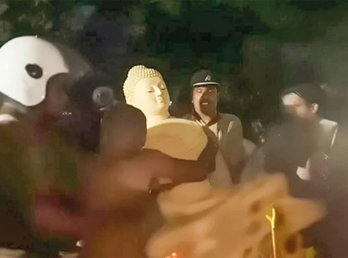  පිළිමවලට පුළුවන් රටක් ගිනි තියන්න