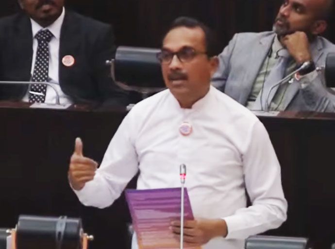 ’ගල පුපුරවන්න බැරි අවදානමක් : මං තීරුවක් අද හෙටම විවෘත කරනවා’