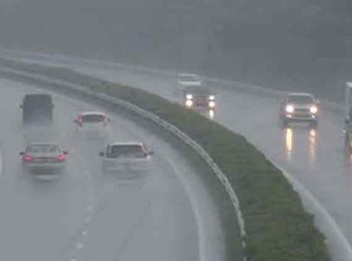 අයහපත් කාලගුණය හේතුවෙන් අධිවේගී මාර්ගයේ නොමිලේ ගමන් පහසුව