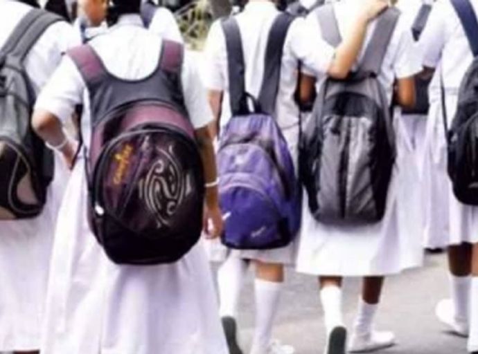 තුන්වන වාරයේ පාසල් ආරම්භය දෙසැම්බර් මස 16 වෙනිදා .......