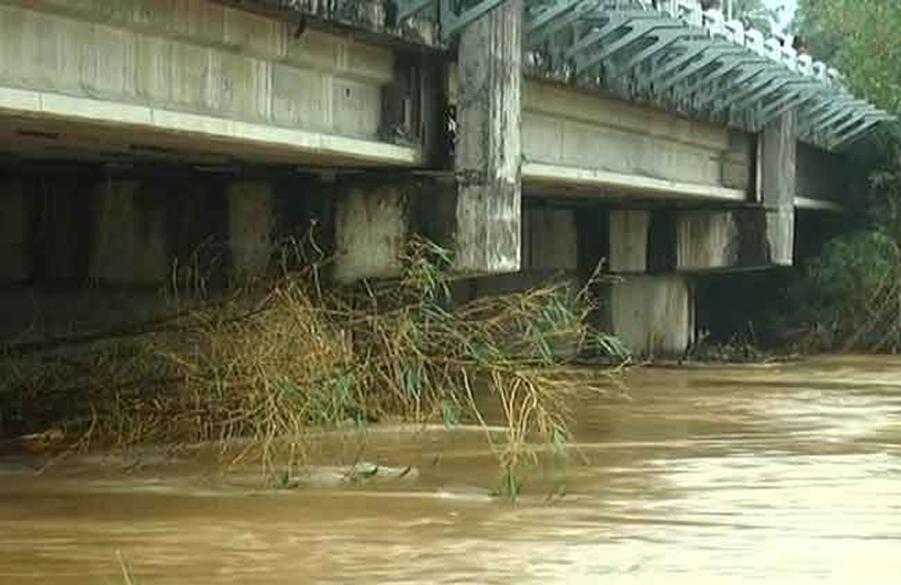 අඹතලේ ගංවතුර පාලන වේල්ල පිටාර ගැලීමේ අවදානමක් !