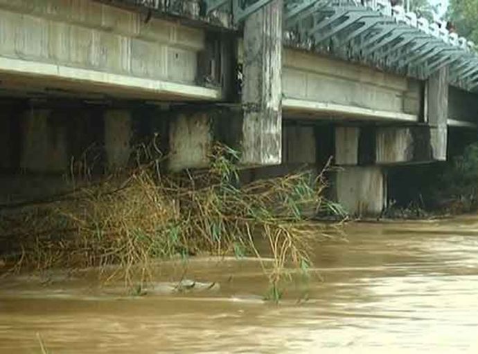 අඹතලේ ගංවතුර පාලන වේල්ල පිටාර ගැලීමේ අවදානමක් !