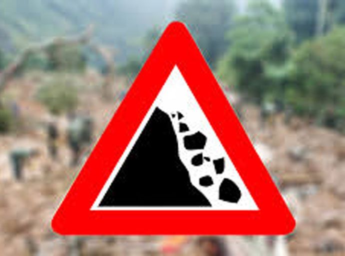 පවුල් 800ක් ජිවත්වන අලවතුගොඩ ලොකු නායයාමක්! විශාල පිරිසක් අතුරුදන්!