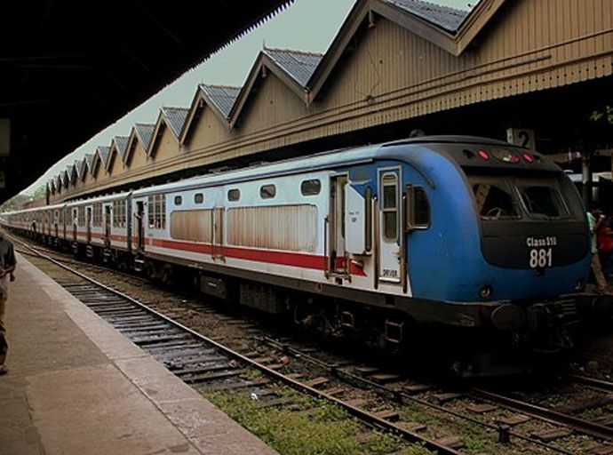 අද දිනයේත් දුම්රිය ගමන්වාර කිහිපයක්