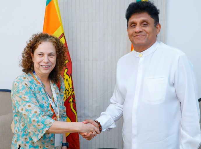 විපක්ෂ නායක ලංකාවේ යුරෝපීය සංගමයේ තානාපතිනිය හමුවී ආධාර ඉල්ලයි