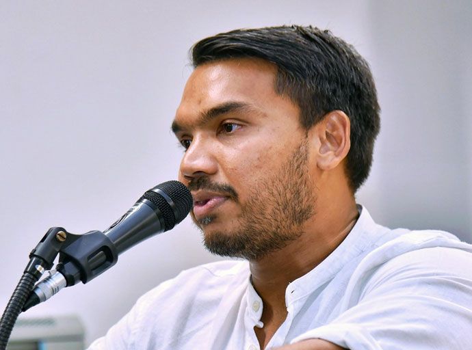 ජනතාවට සහන සලසන අතර විහාරස්ථාන ප්‍රමුඛ ආගමික සිද්ධස්ථාන පිළිසකර කරන්න - නාමල් රාජපක්ෂ