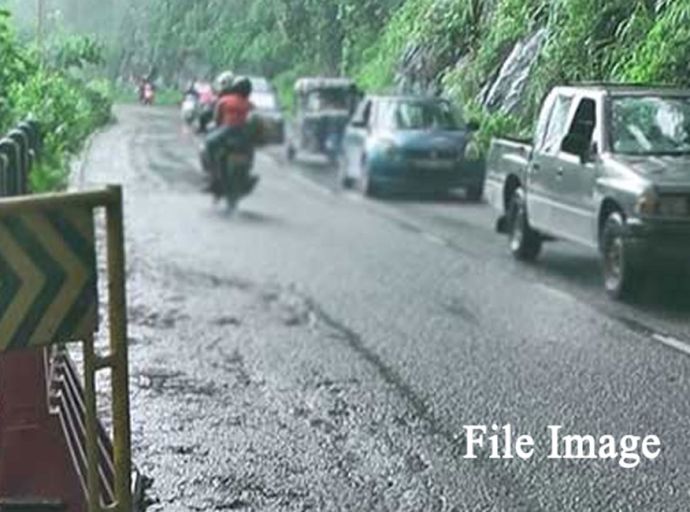 නුවර - කොළඹ මාර්ගය පහළ කඩුගන්නාවෙන් යළි වැසේ