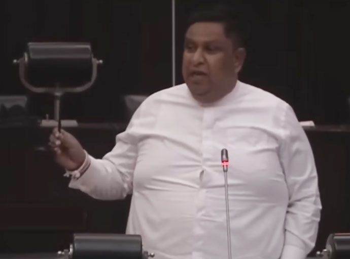 වාරිමාර්ග ඇමතිට ජම්පර අඳින්න වෙනවා