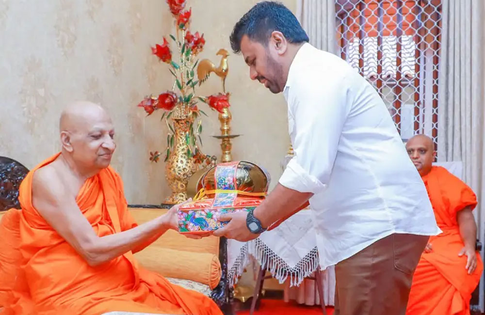 ජනපති මල්වතු මහා නා හිමි බැහැදකී