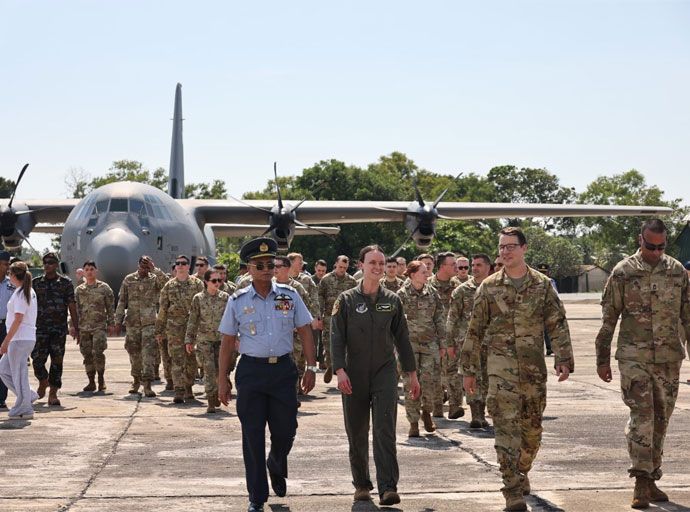 අමෙරිකානු 'C-130J' සුපර් හර්කියුලිස් යානා 2ක් කටුනායකට
