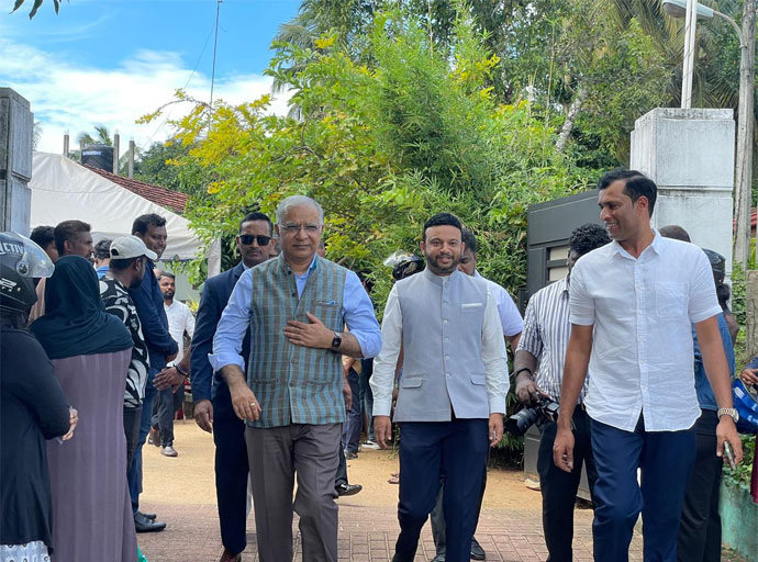 ආපදාවට පත් කොච්චිකඩේ ජනතාව වෙත ඉන්දීය මහා කොමසාරිස්වරයා වෙතින් වියළි සලාක ප්‍රදානයක්