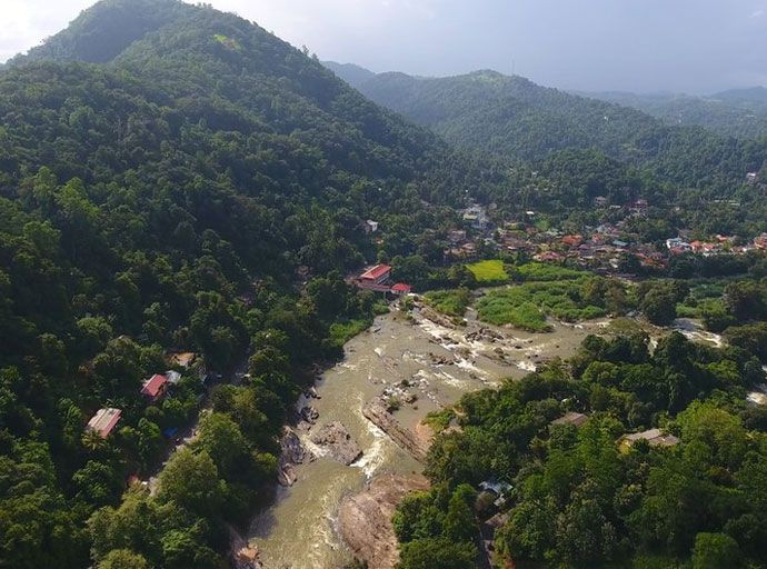 මහවැලි ගඟ වටේ හොරට හැදු හෝටල් 200ක්