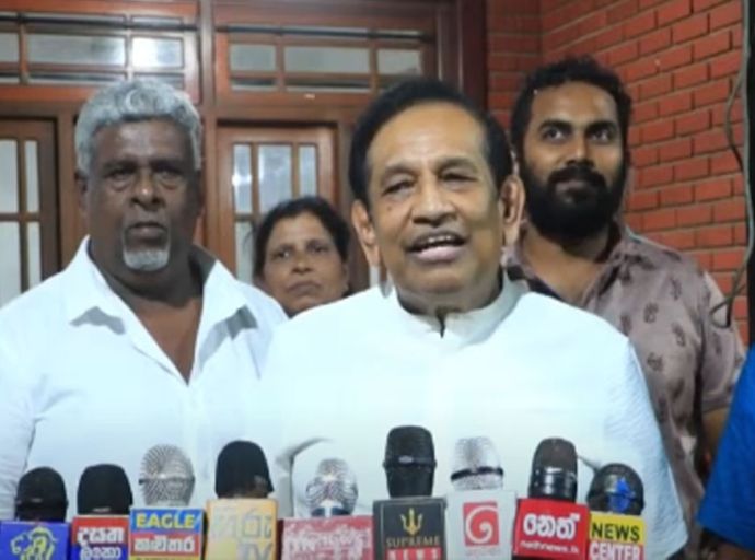 'මුන්ට රටක් පාලනේ කරන්න බෑ කියලා අපි කිව්වනේ' - රාජිත සේනාරත්න