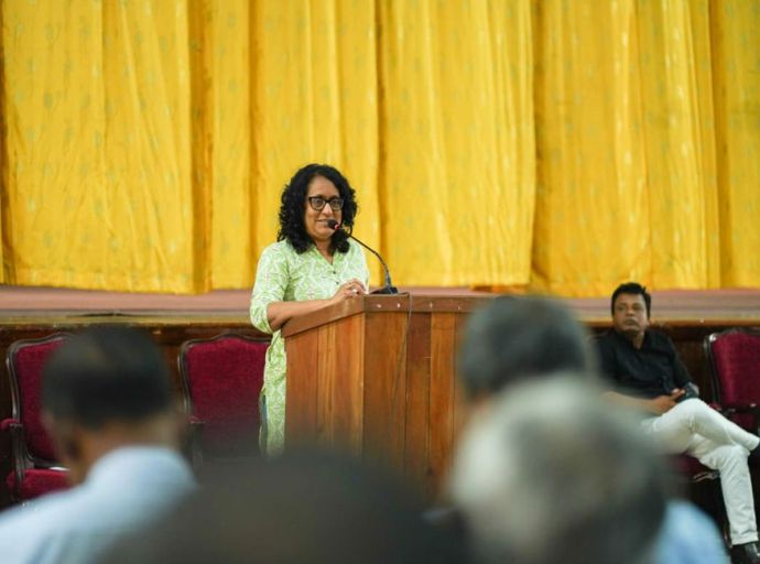 අධ්‍යාපනය මේ මොහොතේ දරුවන්ට බරක් නොවිය යුතුයි - අගමැති