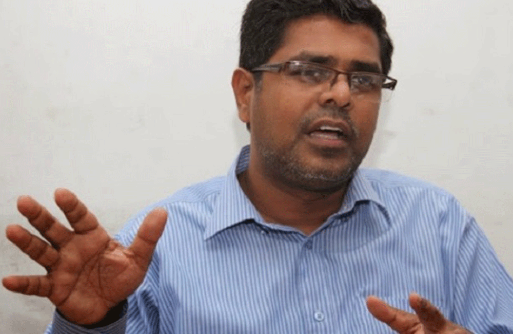 නාදුනන කණ්ඩායමක් මුජිබර් පස්සේ ලූහු බැඳලා !