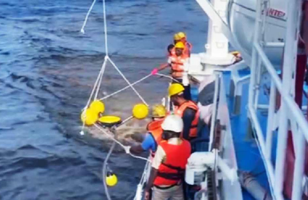 කොළඹ වරාය ආසන්නයේ බෝයාවේ ඉන්ධන ගොඩබාන නල මාර්ගයක කාන්දුවක්