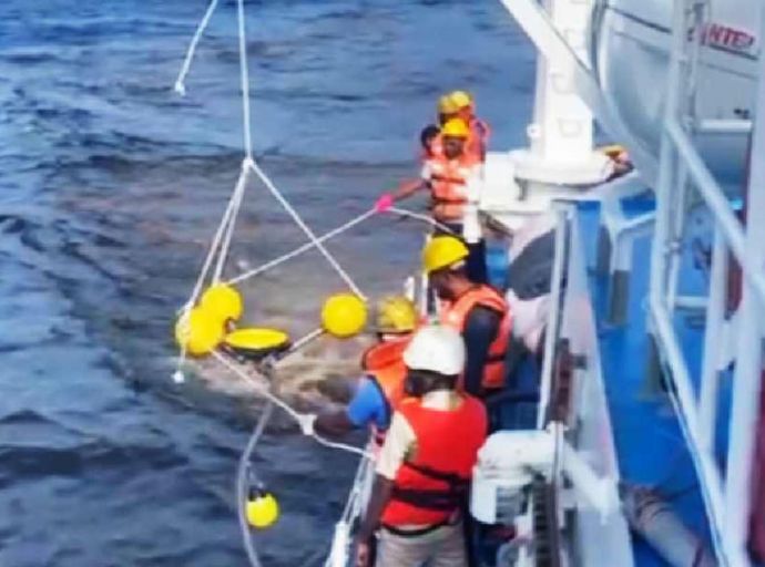 කොළඹ වරාය ආසන්නයේ බෝයාවේ ඉන්ධන ගොඩබාන නල මාර්ගයක කාන්දුවක්