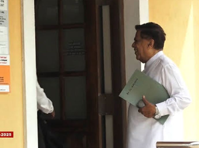 නිලියගේ බිල්ඩිම නිසා නිමල් සිරිපාල දෙපැයක් අල්ලස් කොමිසමේ