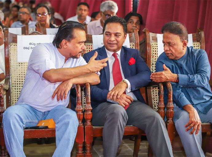 සාගරව මැදි කරගෙන විමල්/ ඩලස් කතා කළේ මොනවාද?