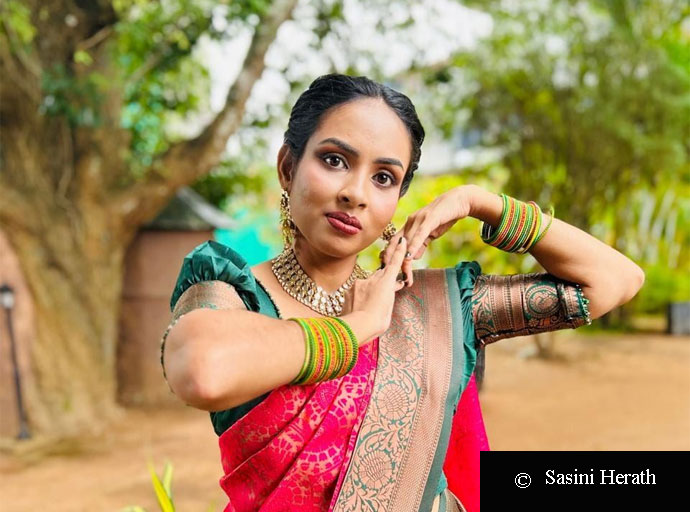 සසිනිගේ යොවුන් කවි සිත පිබිද වූ 'පිණි බිඳක අවනඩුව'